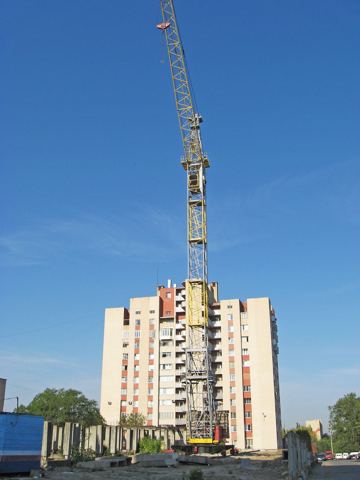 рядом с новостройками